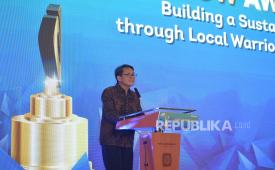 Republika Editor-in-Chief Andi Muhyiddin gave a speech at the ESG Now Awards 2025 Republika Awards at Hotel Borobudur Jakarta, Thursday (16/10/2025).