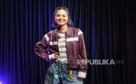 Penyanyi Andien. membagikan pengalaman pribadinya saat didiagnosis tumor payudara.