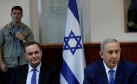 Perdana Menteri Israel Benjamin Netanyahu (kanan) dan Menteri Katz.