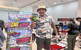 Peserta memegang Tamiya di Lomba Standar Tamiya Classic (STC) 2026 yang digelar komunitas DG DASH di Indonesia Arena, Kompleks Gelora Bung Karno, Jakarta, Sabtu (19/9/2026).