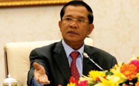 Salah satu saluran media independen terakhir di Kamboja, radio Voice of Democracy (VoD) menghentikan operasinya pada Senin (13/2/2023). Perdana Menteri Hun Sen memerintahkan penutupan VoD karena diduga memfitnah putranya dalam sebuah berita.