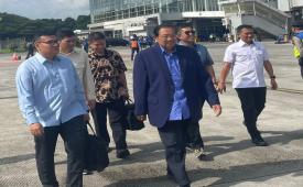 Presiden ke-6 RI Susilo Bambang Yudhoyono (SBY) bersama Wasekjen DPP Partai Demokrat Jansen Sitindaon (dua dari kiri).