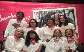 Produser, sutradara, dan para pemain film Desember Jani saat jumpa pers di Jakarta, Senin (14/9/2026).