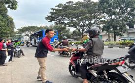 Program Pasar Murah Malam yang dilaksanakan di Jl. BKR RT 03 RW 02, Bandung. 