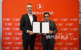 PT Gapura Angkasa dan Turkish Cargo, merek kargo udara global dari Turkish Airlines, secara resmi menandatangani perjanjian kerja sama untuk Seksi 5 - Layanan Penanganan Kargo di Bandar Udara Internasional Soekarno-Hatta (CGK) dan Bandar Udara Internasional I Gusti Ngurah Rai (DPS). Perjanjian ini menandai penguatan lebih lanjut dari kemitraan antara kedua perusahaan dalam mendukung operasional kargo udara internasional di Indonesia.