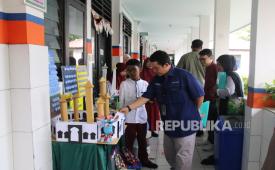 PT Pelabuhan Indonesia (Persero) atau Pelindo memfasilitasi Lomba Hasil Karya Daur Ulang Sampah (Recycle) yang digelar di SD Barunawati IV, Jakarta Utara.