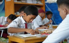 PT Pertamina International Shipping (PIS) melalui program Ocean LiteraSEA: Ocean Capacity yang digelar di SD Negeri Tanjung Sekong, Kecamatan Pulomerak, Kota Cilegon, Banten, Selasa (29/9).