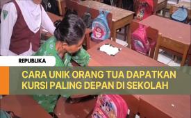 Puluhan orang tua berebut bangku paling depan di SDN 4 Kedokanagung, Kecamatan Kedakanbunder, Kabupaten Indramayu, saat hari pertama masuk sekolah, Senin (14/7/2025).