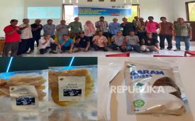 Pusat Studi Perbatasan dan Pesisir Universitas Muhammadiyah Jakarta (PSPP UMJ) memberikan pelatihan tata kelola koperasi dan pemasaran produk kelautan kepada nelayan garam binaan di Desa Sebubus, Kecamatan Paloh, Kabupaten Sambas, Ahad (22/08/2026). 
