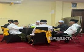 Rais Aam Pengurus Besar Nahdlatul Ulama (PBNU) KH Miftachul Akhyar dan Ketua Umum PBNU, KH Yahya Cholil Staquf menghadiri pertemuan kiai Nu di Pondok Pesantren Lirboyo, Kediri, Jawa Timur pada Kamis (25/12/2025) hari ini.