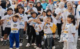 Ratusan anak mengikuti Fun Run di Surabaya