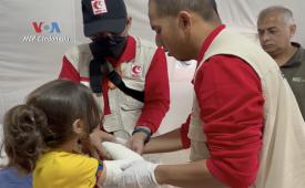 Relawan MERC membantu warga Palestina di Rafah.