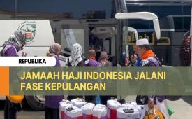 Rombongan jamaah haji kloter UPG-1 bersiap menaiki bus menuju Madinah untuk menjalani fase kepulangan ke Tanah Air.
