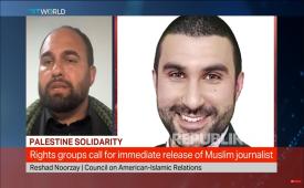 Sami Hamdi tersenyum