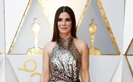 Aktris Hollywood Sandra Bullock. Dia mengungkap pengalaman pribadinya menghadapi kerontokan rambut akibat stres.