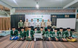 Sebanyak 80 santri di Pondok Pesantren Al Irsyad Kauman Rembang, Kabupaten Rembang, Jawa Tengah memperoleh Beasiswa Pendidikan Santri Nusantara.