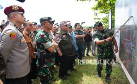 Satuan Tugas Penertiban Kawasan Hutan (Satgas PKH) menyegel lahan sawit seluas 47 ribu hektare di Kabupaten Padang Lawas Utara (Paluta) dan Kabupaten Padang Lawas (Palas), Sumatra Utara, Jumat (25/4/2025).