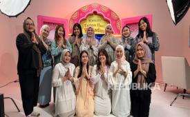 Scarlett menjalankan program pemberdayaan perempuan dan komunitas.