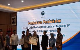Sebanyak 1.000 TKM mendapat bantuan modal usaha Rp 15 juta per orang. Pemberian bantuan dihadiri langsung Menteri Ketenagakerjaan RI Yassierli.