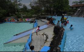 Kolam renang Umbul Siblarak di Sidowayah, Polanharjo, Klaten, Jawa Tengah. Siapkan menu dengan gizi seimbang untuk bekal berenang anak.