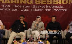 Sekjen DPP Perbasi Nirmala Dewi (tengah). 