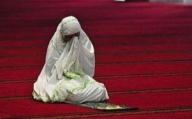 Seorah jamaah wanita berdoa di Masjid Istiqlal, Jakarta (Ilustrasi).