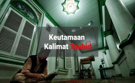 Seorang Muslim tengah membaca Alquran (Ilustrasi)