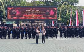  Serah terima jabatan Kapolda Jabar Irjen Hengki di Mapolda Jabar, Selasa (13/10/2026).