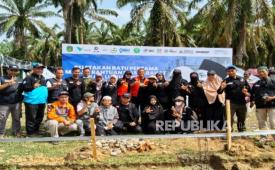 Seremoni pembangunan masjid dan sumur wakaf untuk Aceh Tamiang.