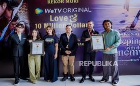 Serial WeTV Original Love & 10 Million Dollars meraih pengakuan dari Museum Rekor-Dunia Indonesia (MURI) sebagai serial orisinal Indonesia pertama yang berhasil masuk dalam jajaran trending di 34 negara secara bersamaan.