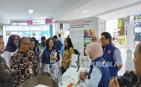 Situasi saat coffee break acara Konferensi Internasional Gadjah Mada International Conference on Tropical Medicine (GAMA-ICTM) 2025 di Auditorium Fakultas Kedokteran, Kesehatan Masyarakat dan Keperawatan (FK-KMK) UGM, Jumat (14/2/2025).