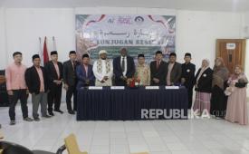  Rektor International University of Africa (IUA) Sudan, Syekh Prof Hatim Utsman Muhammad Khoir, mengunjungi Sekolah Tinggi Ilmu Al-Qur’an (STIQ) Ar-Rahman. 