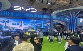 Suasana booth BYD di IIMS 2026.