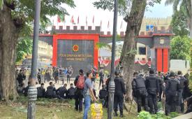 Suasana depan Mako Brimob Kwitang, Jakarta Pusat, Jakarta, Jumat (29/8/2025).