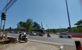 Suasana lokasi kejadian kecelakaan maut di simpang Exit Tol Bawen, Kabupaten Semarang, Jateng, pagi ini jelang olah TKP.