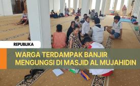 Suasana pengungsian di Masjid Al Mujahidin Jati Padang, Pasar Minggu, Jakarta Selatan