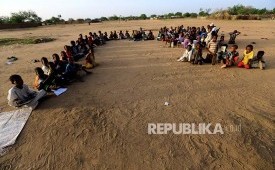 Suasana tempat belajar mengaji bagi anak-anak di selatan Kota Darfur, Sudan.