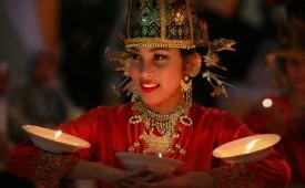 Traditional Tari (Dance) Piring from West Sumatra.