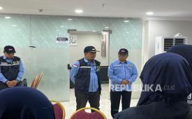 Tenaga Ahli Menag Bunyamin Yafid (tengah) melakukan inspeksi persiapan petugas menyambut jamaah di sektor-sektor Makkah, Selasa (13/5/2025)