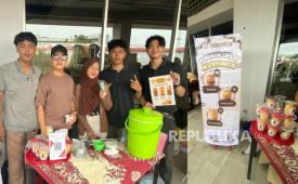 Tim mahasiswa Program Studi Sistem Informasi UBSI yang menghadirkan produk inovatif bertajuk Es Chocoroti, minuman cokelat bernutrisi yang mengenyangkan, sehat, dan praktis.