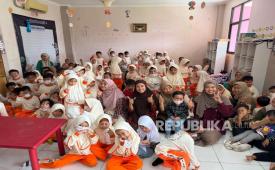 Tim pengabdian kepada masyarakat UMJ melakukan pengenalan ISPA sejak dini di TK Islam Kamila Insan Cita, Sawangan, Depok, Rabu (5/8/2026).