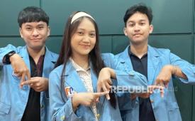 Tim Triple A yang beranggotakan Afra Nur Rafifah, Aqil Syafiq Ramadhan, dan Muhammad Ahsan Rizqi, mahasiswa Program Studi Informatika (S1) Fakultas Teknologi Informasi, berhasil meraih Juara 3 kategori Design UI/UX dalam ajang Rapat Kerja Nasional (Rakernas) IndoCEISS 2026.
