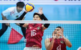 Tim voli putra Indonesia beraksi pada final SEA Games 2025.