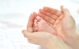 Ibu melahirkan bayi (ilustrasi). Sebagian mungkin masih bertanya-tanya terkait aturan dalam Islam mengenai persalinan yang ditangani oleh dokter kandungan pria.