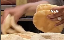 Toko Kamel Ajour Bakery adalah salah satu toko roti yang kini kembali buka di Gaza, setelah mendapatkan pasokan bahan bakar dan tepung dari Program Pangan Dunia (WFP).