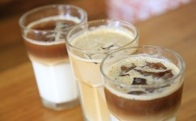 Es kopi susu (Ilustrasi). Biji kopi berkualitas adalah faktor kunci yang membuat es kopi Vietnam menjadi enak.