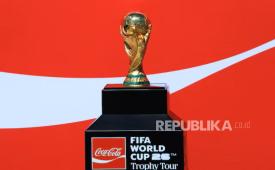 Trofi Piala Dunia FIFA (ilustrasi). Iran terancam absen di Piala Dunia 2026 karena konflik bersenjata dengan Amerika Serikat dan Israel.