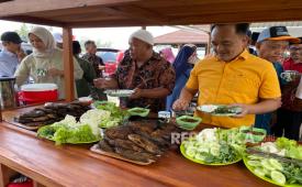 Unit usaha angkringan binaan PLN di Desa Wisata Asinan.