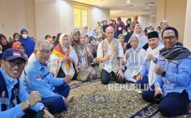 Wakil Ketua Komisi VIII DPR RI Singgih Januratmoko mengunjungi jamaah haji embarkasi Solo