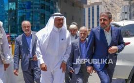 Wakil Menteri Haji dan Umroh Arab Saudi mengunjungi penginapan jamaah haji Iran di Makkah, Senin (16/6/2025).